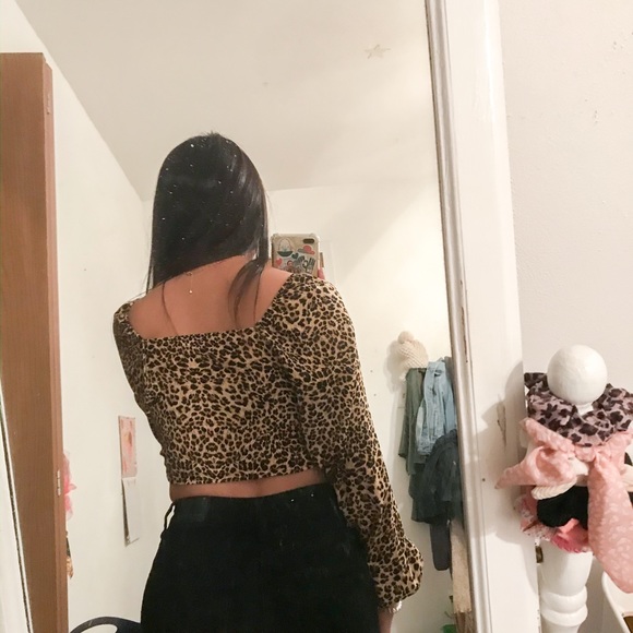 Audrey 3+1 Leopard Tie Crop Top - Picture 6 of 6